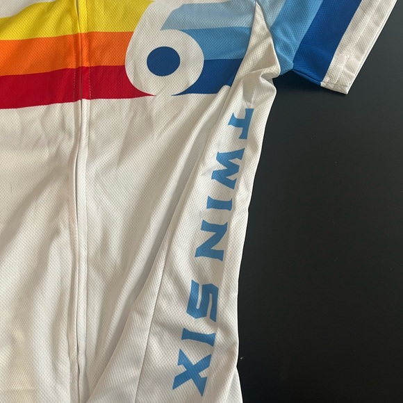 Twin Six (made in the USA) bike jersey comfortable,dry wicking,& fits perfectly. - Picture 3 of 7